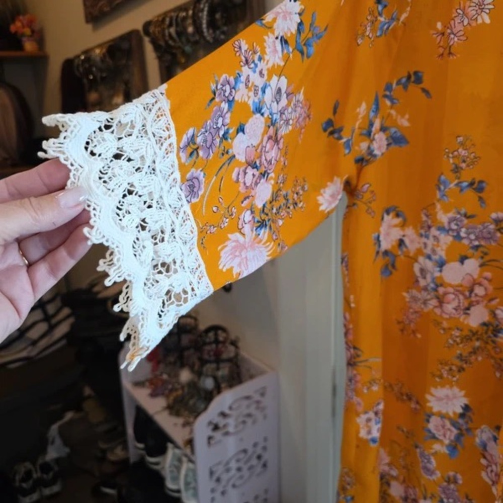 Sunshine Floral Lace-Trim Kimono - Picture 2 of 3